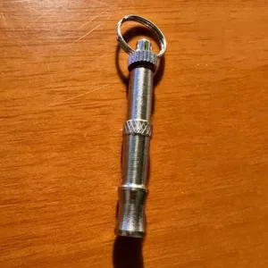 Apito de treino para cães recebido do cliente P****a.