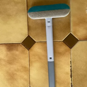 Escova Removedora de Pêlos de Cão para Móveis recebida do cliente W****n