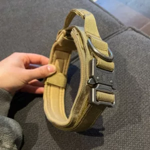 Coleira Tática para Cão com Fivela de Metal recebida do cliente S***e.