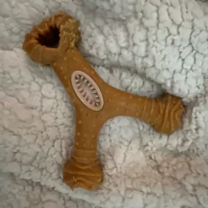 Recebi o Brinquedo Indestrutível de Madeira para Mastigar e Limpeza dos Dentes do cliente C*****k.
