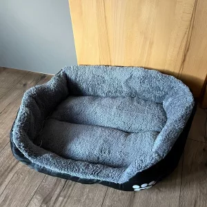 Cama para cão lavável e almofada de peluche recebida do cliente T*****o.