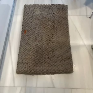 Cama curta de pelúcia recebida com capa removível do cliente X****x.